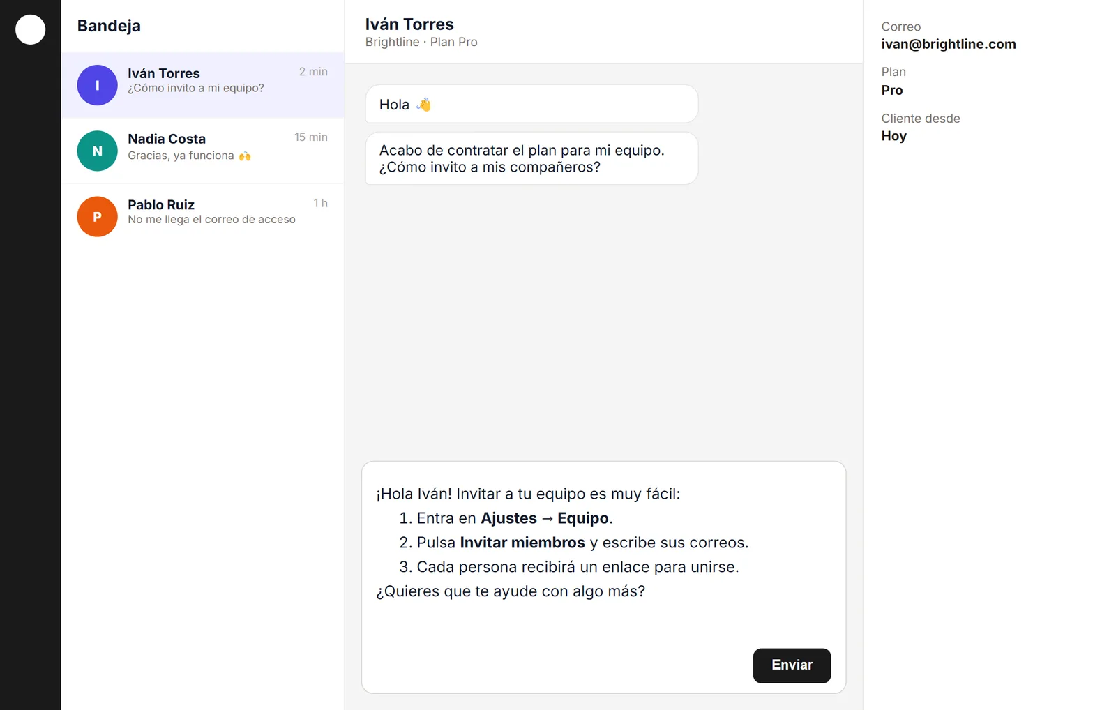 Respuesta con pasos numerados insertada en un chat de soporte